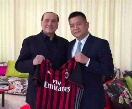 双腿被绑成m型毛笔调教