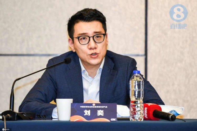 被发现的不伦现场的妻子